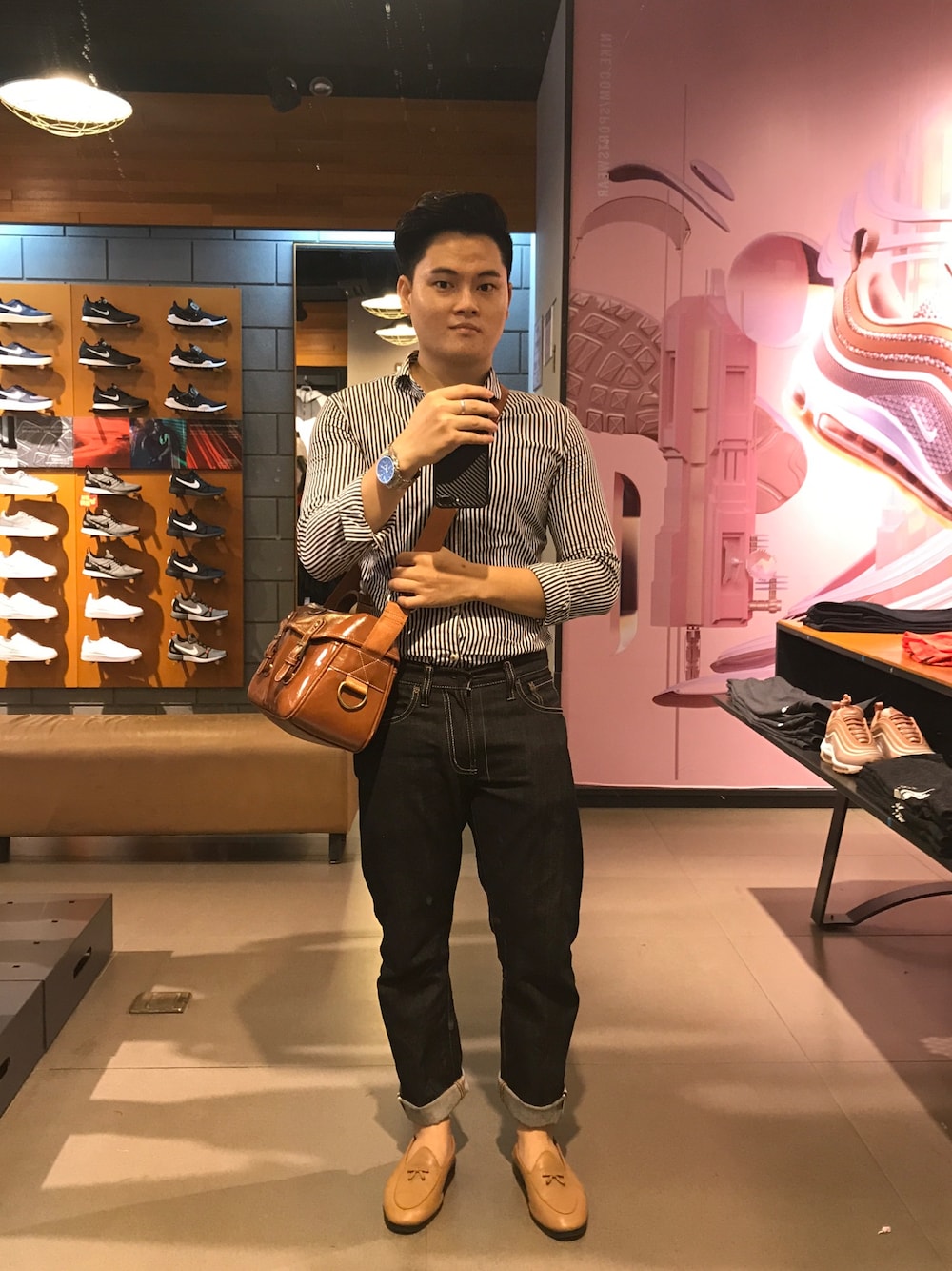 「JSmanのアイテム（その他パンツ、ブラック系）」を使った、就是先生さん（メンズ・173cm）の秋コーディネートの1枚目の写真