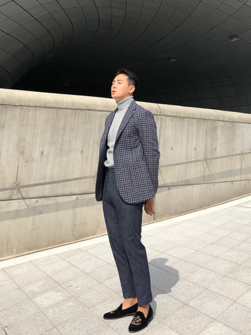 「就是先生のアイテム（スリッポン、ブラック系）」を使った、就是先生さん（メンズ・173cm）の秋コーディネートの1枚目の写真