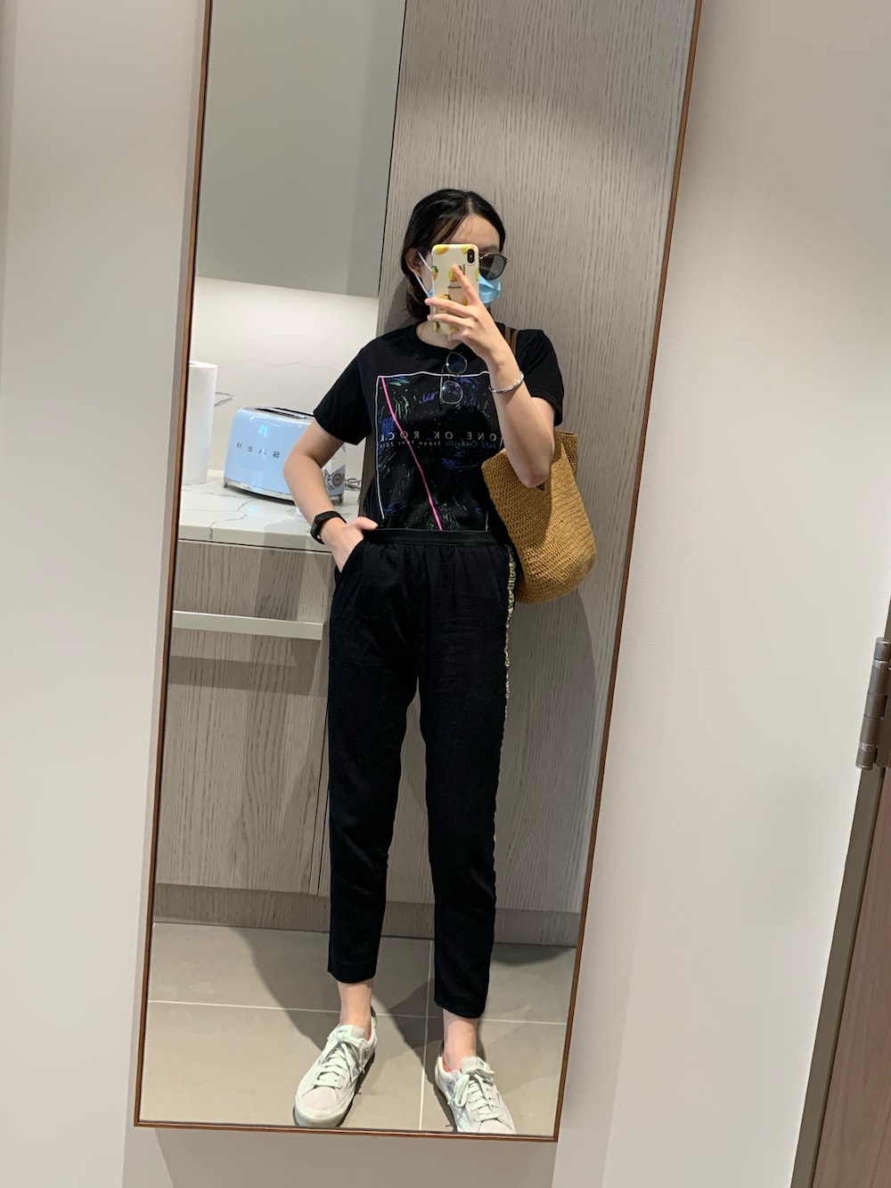 「秋のコーデ、カジュアル、ootd、ZADIG&VOLTAIRE、オトナ女子」｜「ZADIG&VOLTAIREのPAULA BAND（その他パンツ、ブラック系）」を使った、カシーさん（レディース・170cm）の秋コーディネートの1枚目の写真