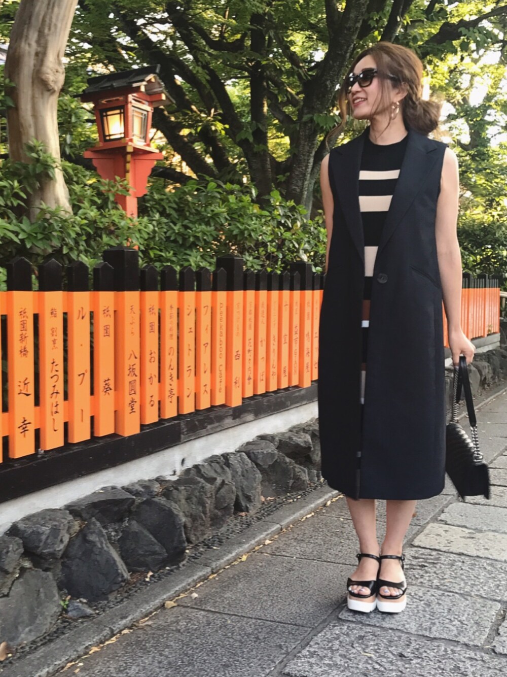 「夏コーデ、ラフ、ootd、ママファッション、ボーダーワンピース、ジレ、ロングジレ、きれいめカジュアル、ウェッジソール、オフィスカジュアル」｜「LE CIEL BLEUのＩラインニットワンピース（ワンピース、その他）」を使った、Ameri★さん（レディース・164cm）の夏コーディネートの1枚目の写真