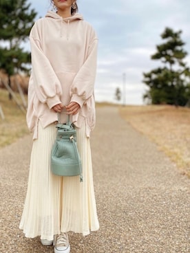 「ADAM ET ROPE'（アダムエロペ）のシアーニットプリーツスカート（スカート）」を使った、Ameri★さん（レディース・164cm）の冬コーディネート