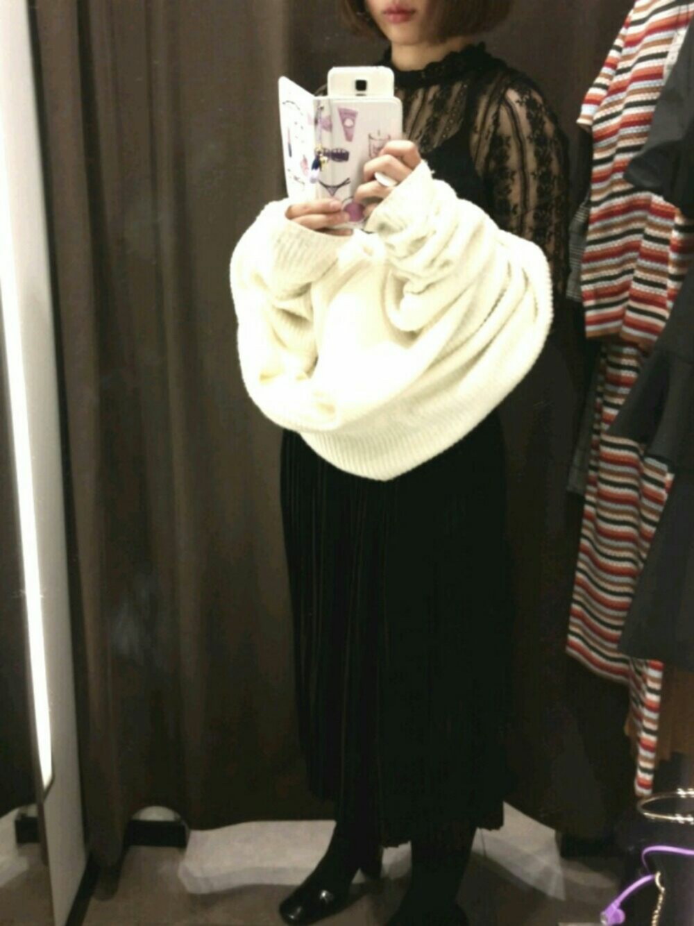 「まだ生きてる、死ぬ前に、着たい服を着る、試着、白ニットも、私のです」｜「ZARAのアイテム（セットアップ、その他）」を使った、Milica Kimuraさん（レディース・161cm）の冬コーディネートの1枚目の写真