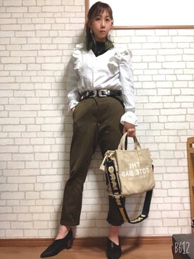 パンプスを使った カーキパンツ の人気ファッションコーディネート Wear