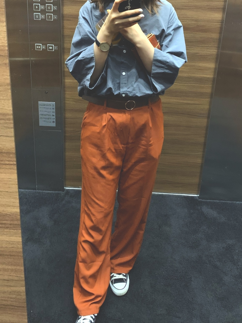 「大人カジュアル、シンプル、夏、今日のコーデ、カジュアル、カジュアルコーデ、カラーパンツ、オレンジ、オレンジパンツ、ootd」｜「apres jour mignonのシュエットフレアパンツ【ZOZOTOWN限定アイテム】（その他パンツ、オレンジ系）」を使った、かりんとうさん（レディース・156cm）の夏コーディネートの1枚目の写真