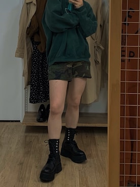 「UNIF（ユニフ）のアイテム（ブーツ）」を使った、tomomiさん（レディース・162cm）の秋コーディネート