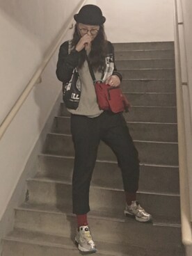 「red」｜「アイテム（メッセンジャーバッグ）」を使った、mC mIsHさん（レディース・168cm）の春コーディネート