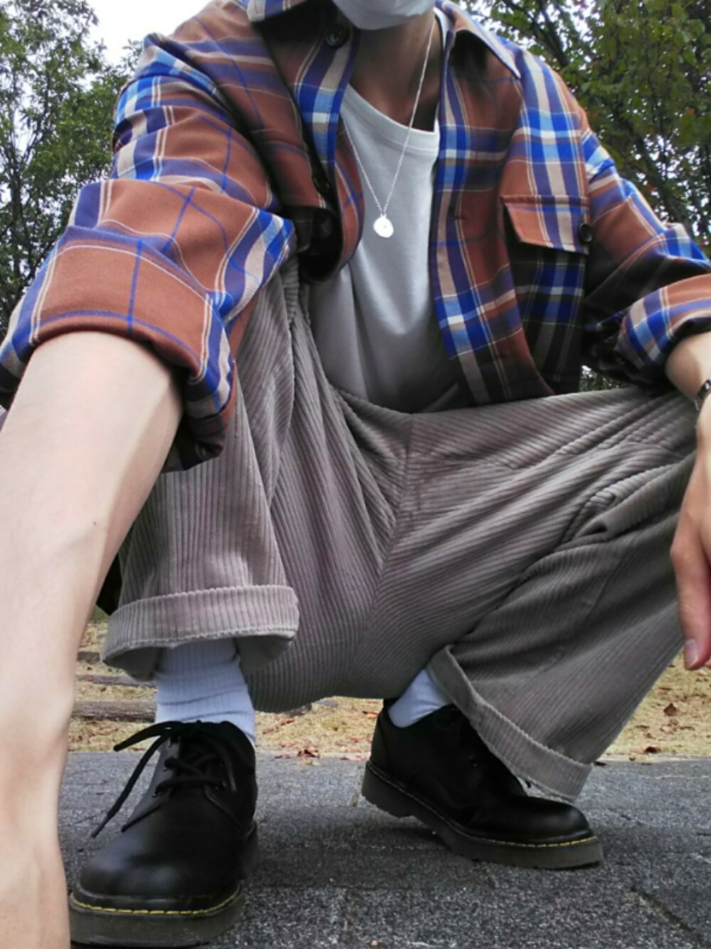 「チェック柄に恋してる、ビッグシルエット、秋、大学生、革靴、RAGEBLUE、コーデュロイパンツ、チェックシャツ、キレイめ、ゆるコーデ」｜「RAGEBLUEの＜3WAY仕様＞ポストマンシューズ・スリッポン/820543（ドレスシューズ、ブラック系）」を使った、たむたむさん（メンズ・180cm）の秋コーディネートの1枚目の写真