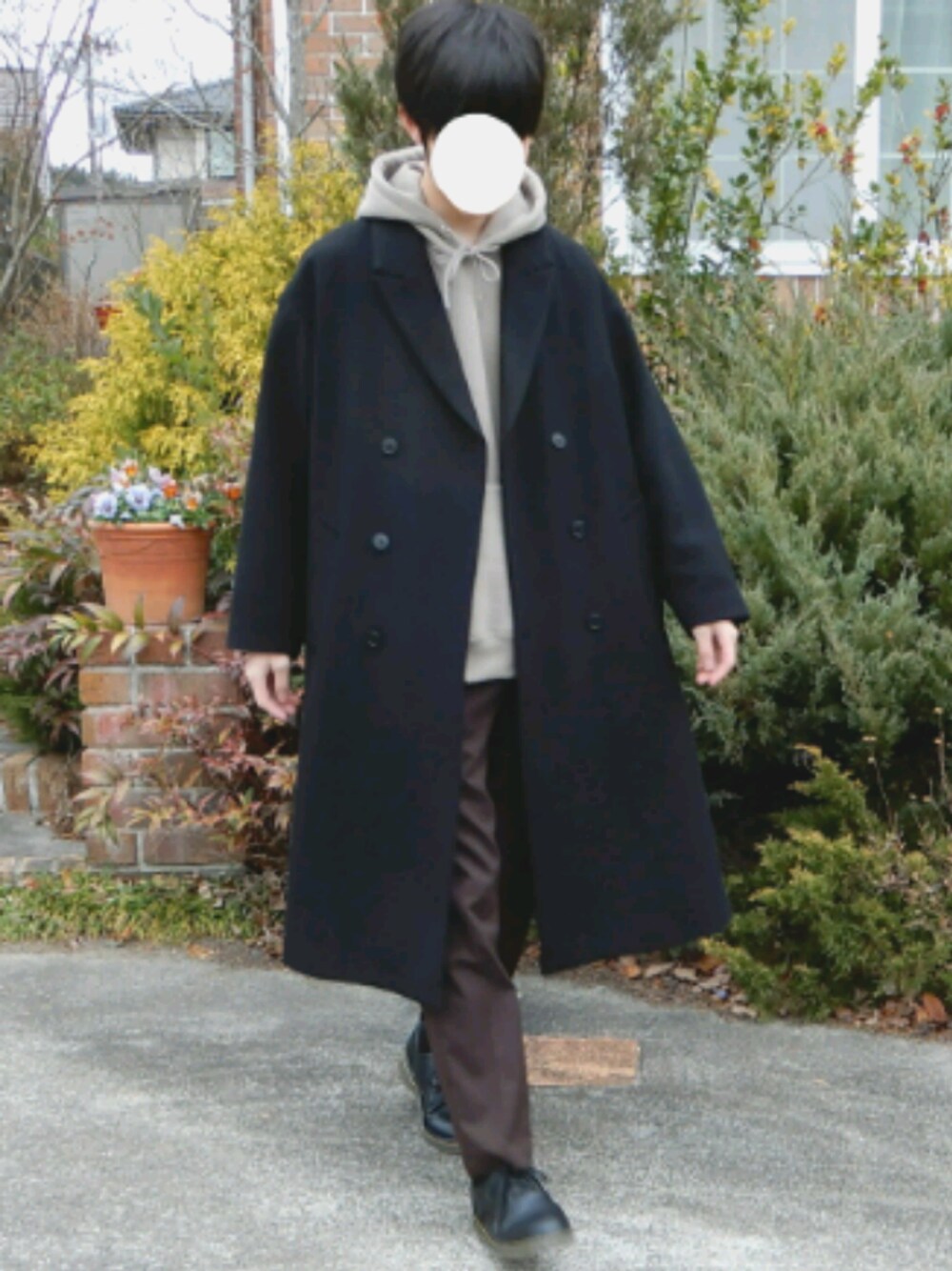 「年末WEAR感謝祭、冬コーデ、オトナカジュアル、ビッグシルエット、きれいめカジュアル、ブラウン、大学生、おしゃれさんと繋がりたい、今日のコーデ、パーカー」｜「RAGEBLUEの＜3WAY仕様＞ポストマンシューズ・スリッポン/820543（ドレスシューズ、ブラック系）」を使った、たむたむさん（メンズ・180cm）の冬コーディネートの1枚目の写真