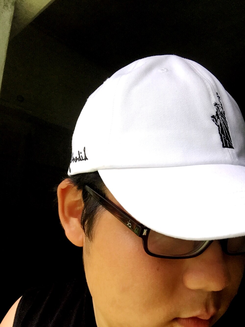 「眼鏡、キャップ」｜「Calvin Kleinのアイテム（メガネ、ブラウン系）」を使った、たっつんさん（メンズ・168cm）の夏コーディネートの1枚目の写真
