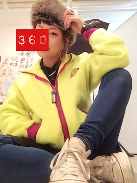「蛍光カラー」｜「アイテム（その他アウター）」を使った、３６０さん（レディース・159cm）の冬コーディネート