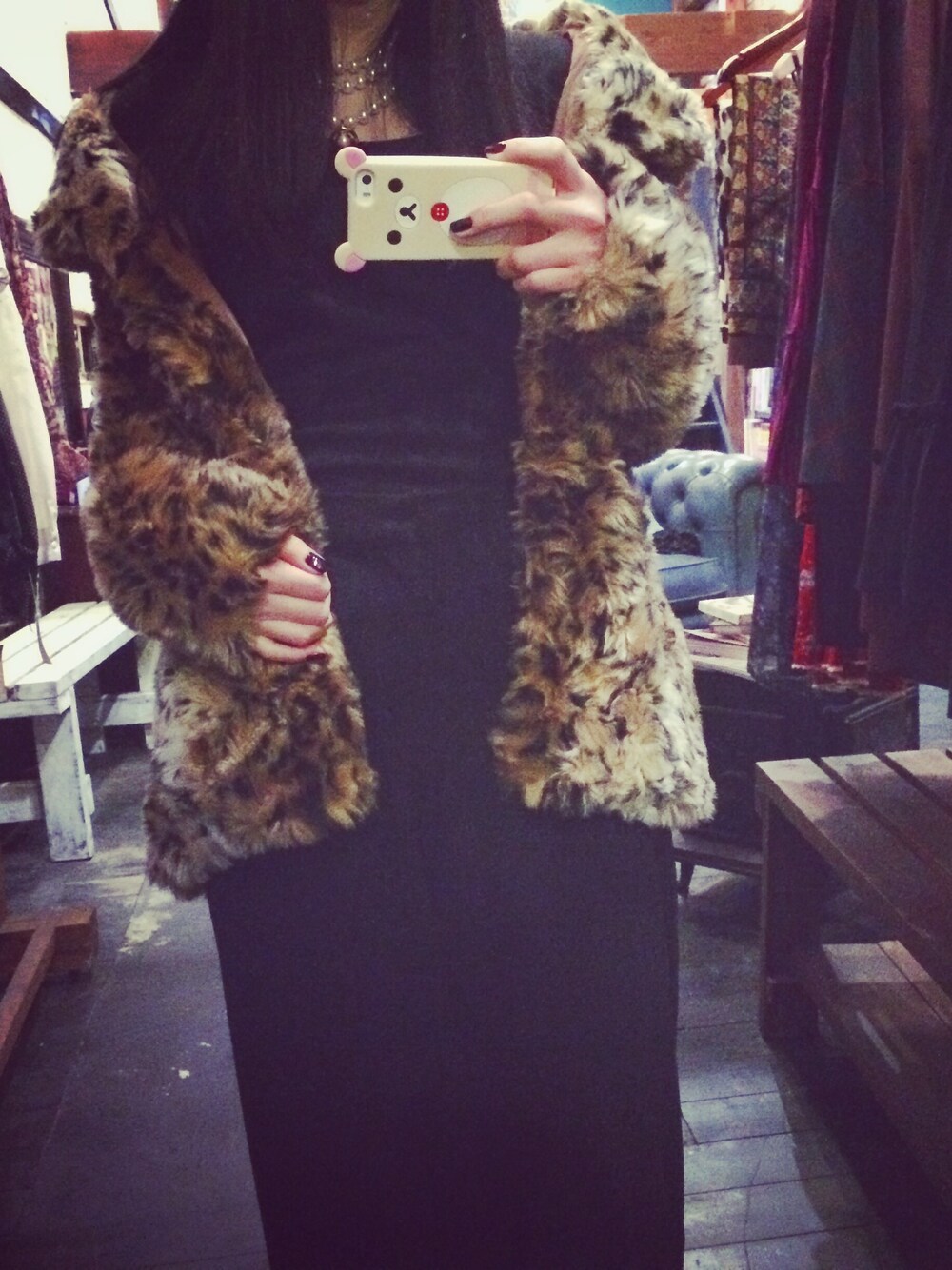 「Vivienne Westwood、vintage、古着、レオパード、ファーコート、静岡、古着屋」｜「Vivienne Westwood red labelのアイテム（ニット/セーター、ブラック系）」を使った、LULUさん（レディース・165cm）の冬コーディネートの1枚目の写真