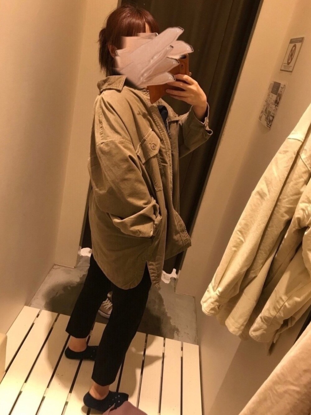 「大人カジュアル、パンツスタイル、テーパードパンツ、シンプルコーデ、CPOジャケット、CPOシャツ、コーデュロイ、ベージュ、ベージュ×ブラック、モカ」｜まりも☺︎︎𓇼𓆡𓆉さん（レディース・156cm）の秋コーディネートの1枚目の写真