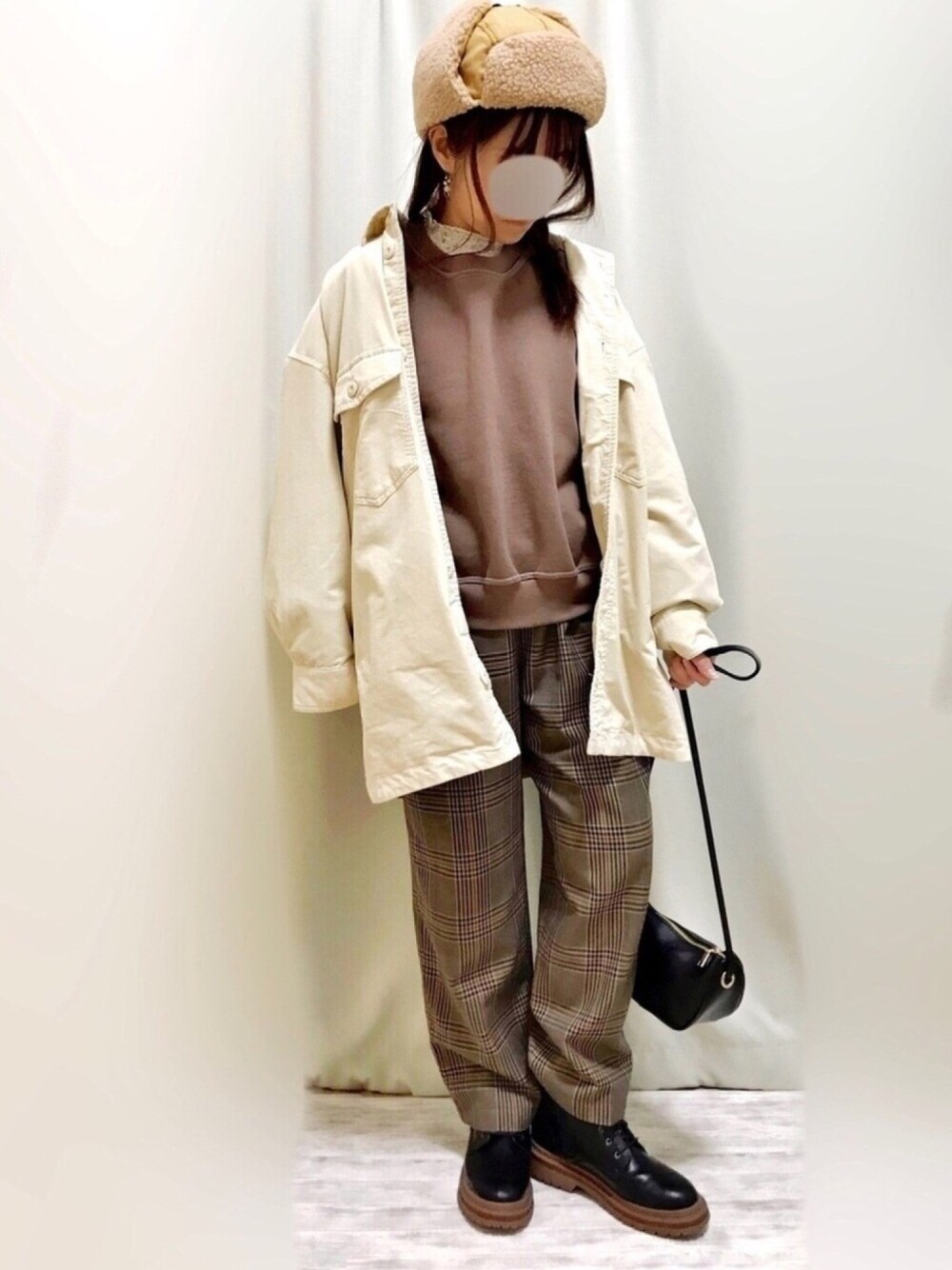 「フライトキャップ、パイロットキャップ、メンズライク、ガーリー、ガーリーmix、レーストップス、レオパード、チェックパンツ、マーチン、カフェオレコーデ」｜「niko and...の【小松菜奈さん着用アイテム】アヤコーデキルト裏シャツジャケット（その他アウター、ベージュ系）」を使った、まりも☺︎︎𓇼𓆡𓆉さん（レディース・156cm）の冬コーディネートの1枚目の写真