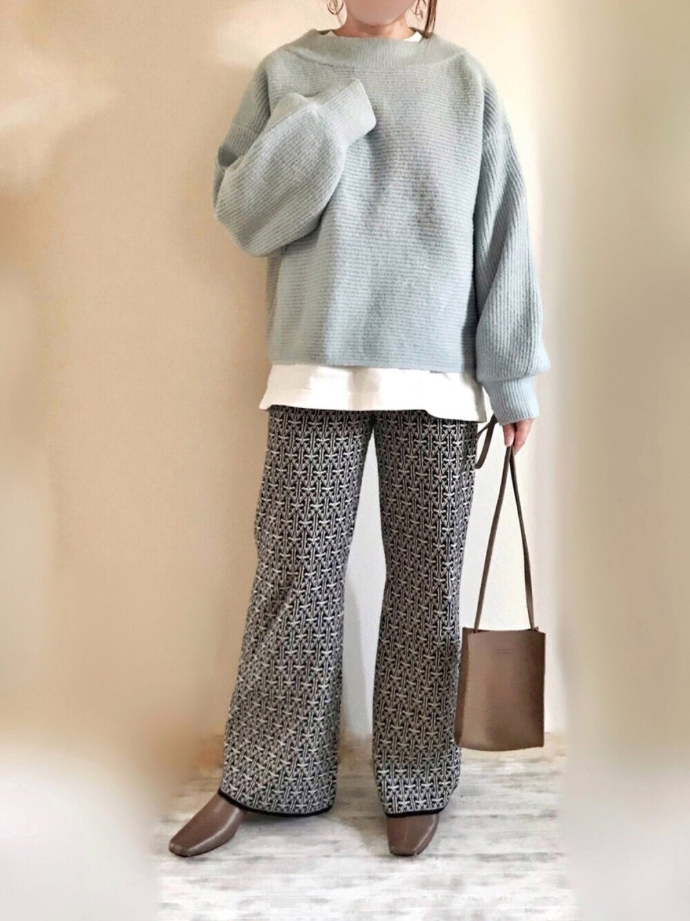 「ニットコーデ、レイヤード、レイヤードスタイル、ジャガード、ジャガードニットパンツ、ジャガードパンツ、ニットパンツ、柄パンツ、モカ、スクエアトゥ」｜「GUのアイテム（ニット/セーター、ブルー系）」を使った、まりも☺︎︎𓇼𓆡𓆉さん（レディース・156cm）の冬コーディネートの1枚目の写真