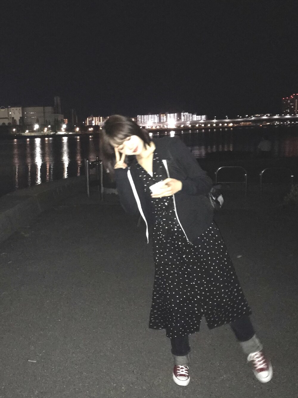 「シンプル、ラフ、スニーカー」｜「H&Mのアイテム（パーカー、ブラック系）」を使った、omiyo さん（レディース・166cm）の春コーディネートの1枚目の写真