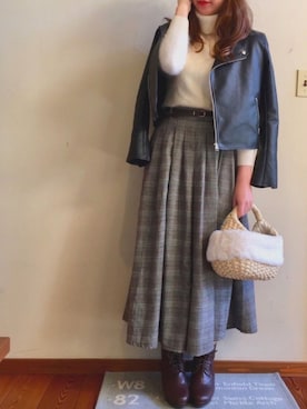 「肩掛け」｜「アイテム（ライダースジャケット）」を使った、m¨̮ehさん（レディース・163cm）の秋コーディネート
