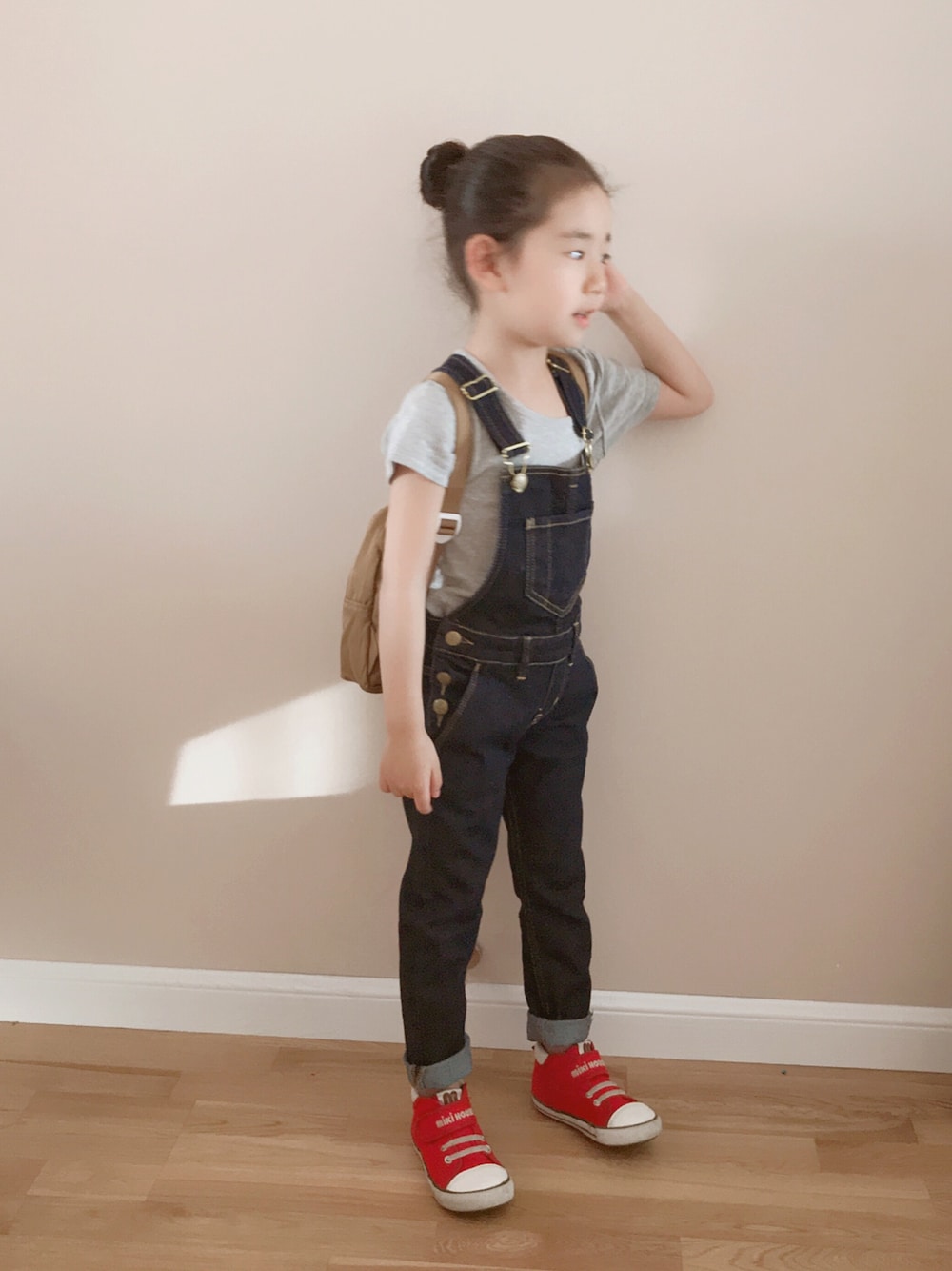 「女の子、kids、シャツスタイル」｜「Finger in the noseのアイテム（サロペット/オーバーオール、その他）」を使った、角落里的无处不在さん（キッズ・110cm）の冬コーディネートの1枚目の写真