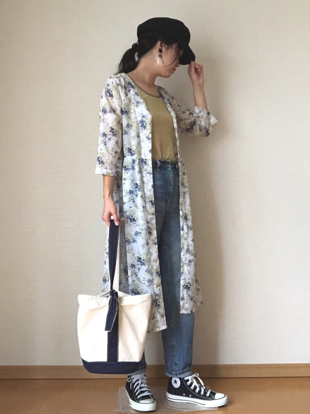 「秋のコーデ、大人カジュアル、オトナ女子、秋色、花柄ワンピース、キャスケット、神デニム、コンバース、アラフォー、ママコーデ」｜「titivateのﾍﾟｰﾊﾟｰｷｬｽｹｯﾄ（キャスケット、ブラック系）」を使った、YoYuYuUさん（レディース・165cm）の秋コーディネートの1枚目の写真