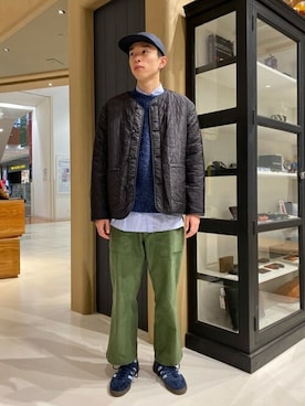 「クルーネックニット」｜BEAMS PLUSさん（メンズ・177cm）の秋コーディネート