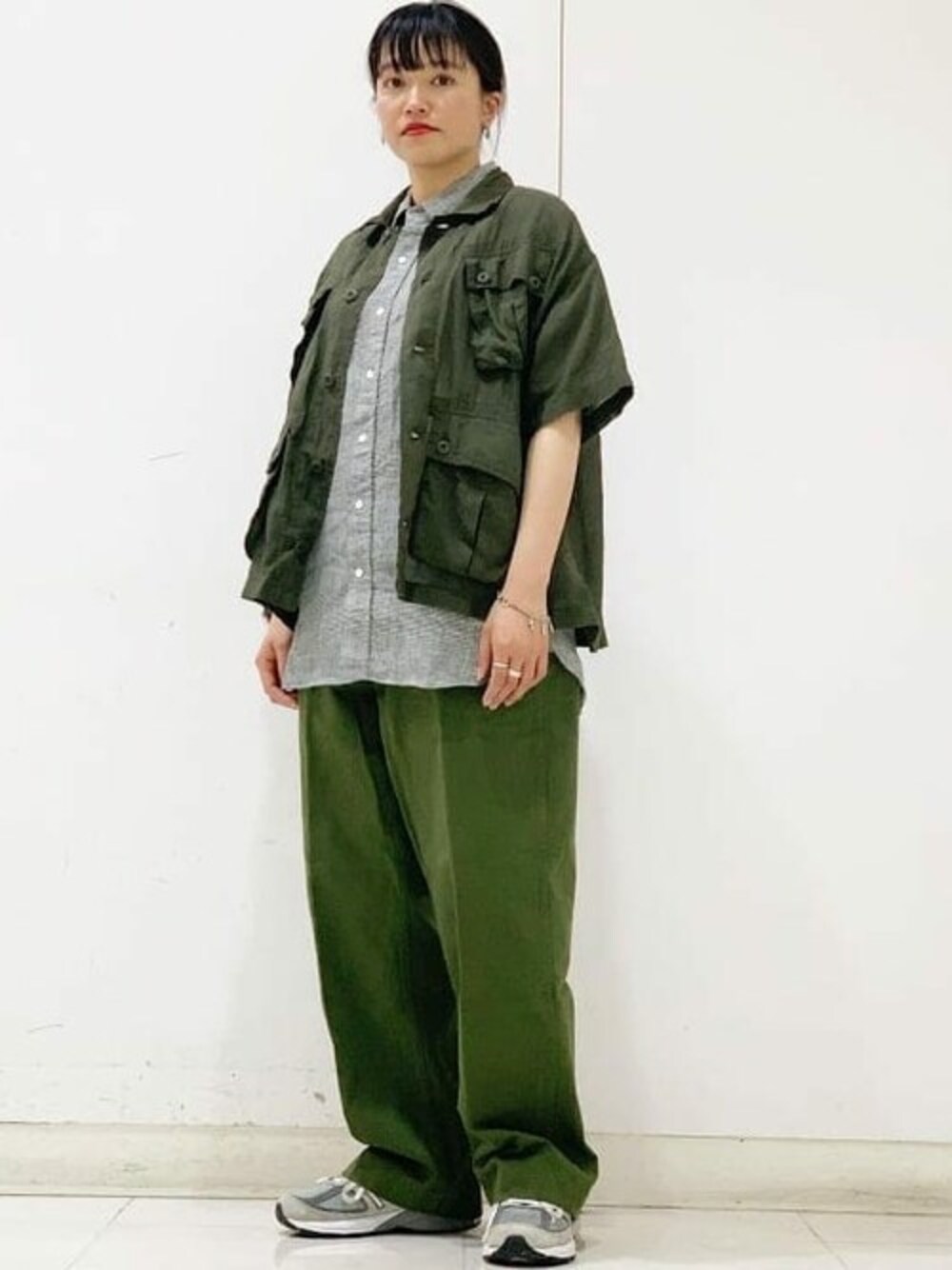 「ミリタリー、BEAMS、ビームス、BEAMS BOY、ビームスボーイ、beams plus、ビームスプラス、女子が着るメンズ服」｜「BEAMS PLUSのBEAMS PLUS / ミリタリートラウザー ヘリンボーンツイル（その他パンツ、グリーン系）」を使った、BEAMS PLUSさん（レディース・158cm）の春コーディネートの1枚目の写真
