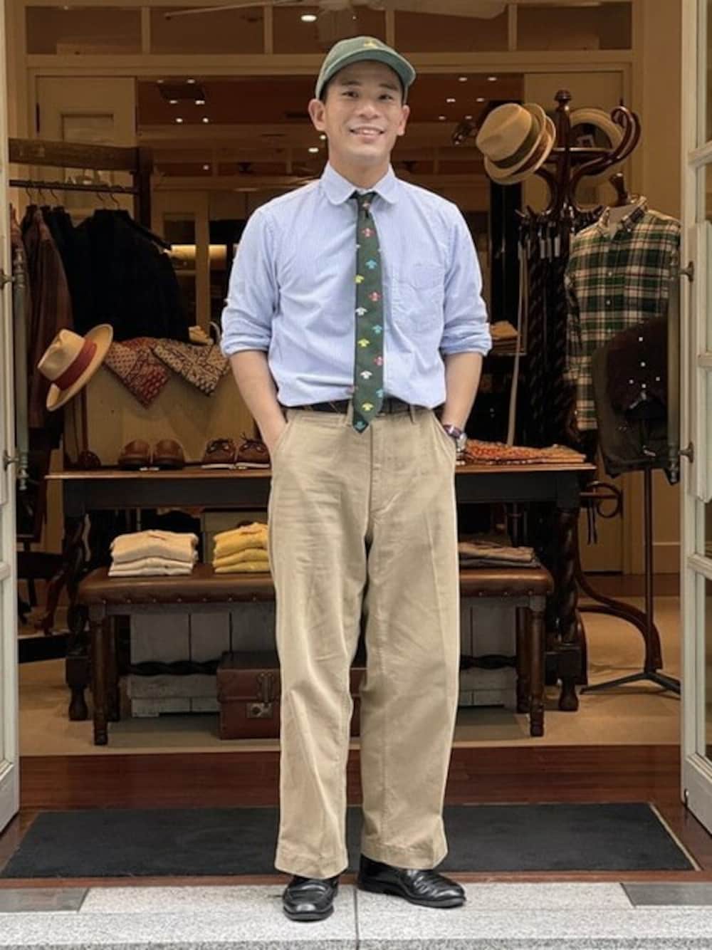 「ミリタリー、アメカジ、チノパン、BEAMS、ビームス、アイビー、beams plus、ビームスプラス、FALKE」｜「BEAMS PLUSのBEAMS PLUS / ウエストポイントクロス ミリタリー トラウザーズ（チノパンツ、グリーン系）」を使った、BEAMS PLUSさん（メンズ・170cm）の夏コーディネートの1枚目の写真