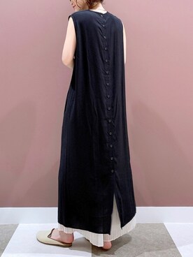 後ろボタンノースリーブワンピースを使った人気ファッションコーディネート Wear