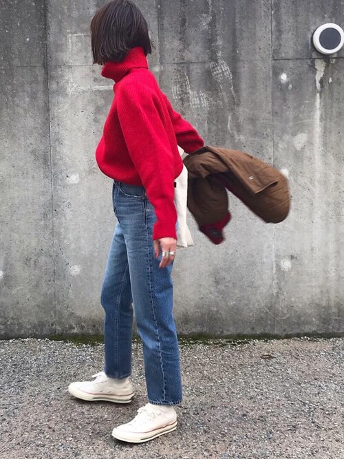 赤タートルネックセーターでオシャレなコーデをチェック メンズ レディース Unisize ユニサイズ