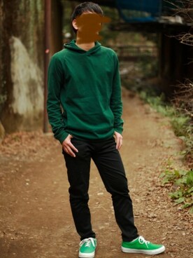 パーカーを使った 緑スニーカー のメンズ人気ファッションコーディネート Wear