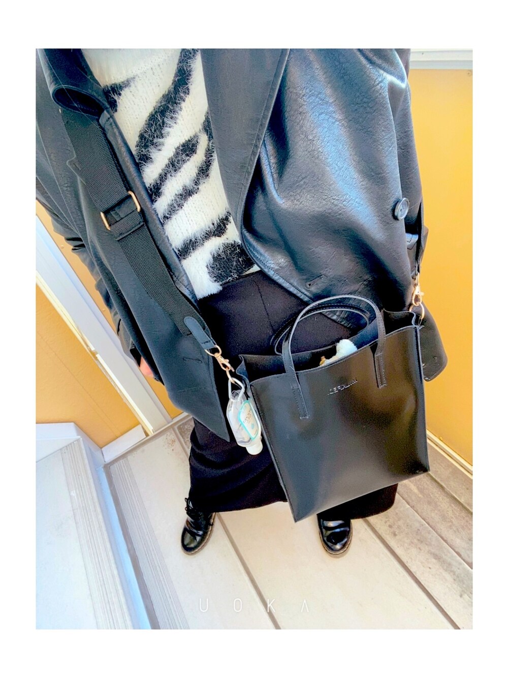 「ゼブラ柄、ゼブラ柄コーデ、ゼブラ柄ニット、オーバーサイズ、モノトーン、ootd、レザージャケット、153cm、ママコーデ」｜「Alley by w closetのアイテム（ライダースジャケット、ブラック系）」を使った、かなやんさん（レディース・153cm）の冬コーディネートの1枚目の写真
