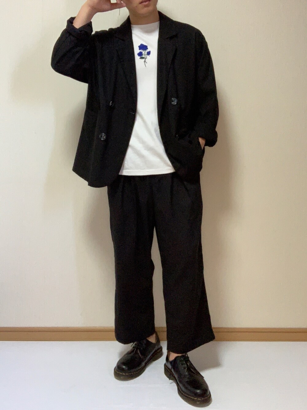 「おしゃれさんと繋がりたい、シンプル、ファッションの力を信じよう、セットアップ、大学生、kutir、adrer、Dr.Martens、黒コーデ、いいね、save、フォローお願いします🤑」｜「Dr. Martensの【LAB】 Dr.Martens 1461 3-EYE SHOE（スニーカー、ブラック系）」を使った、nanasi_yuugaさん（メンズ・170cm）の夏コーディネートの1枚目の写真