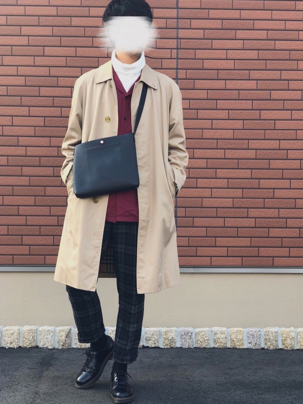 「レイヤードstyle、古着、ステンカラーコート、チェック、シンプルコーデ、チェックパンツ」｜「BURBERRYのアイテム（ステンカラーコート、ベージュ系）」を使った、Taka✼さん（メンズ・175cm）の冬コーディネートの1枚目の写真