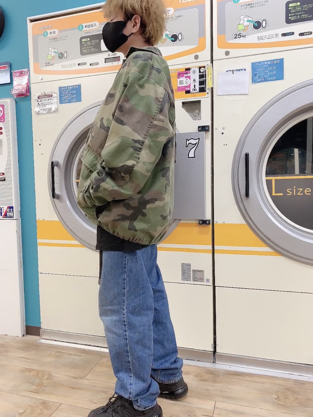 「春、ゆるコーデ、カジュアルコーデ、デニムパンツ、低身長コーデ、はるコーデ、ミリタリー、お洒落さんとつながりたい」｜「AIVERのミリタリージャケット（ミリタリージャケット、グリーン系）」を使った、禁酒中の人さん（メンズ・165cm）の春コーディネートの1枚目の写真