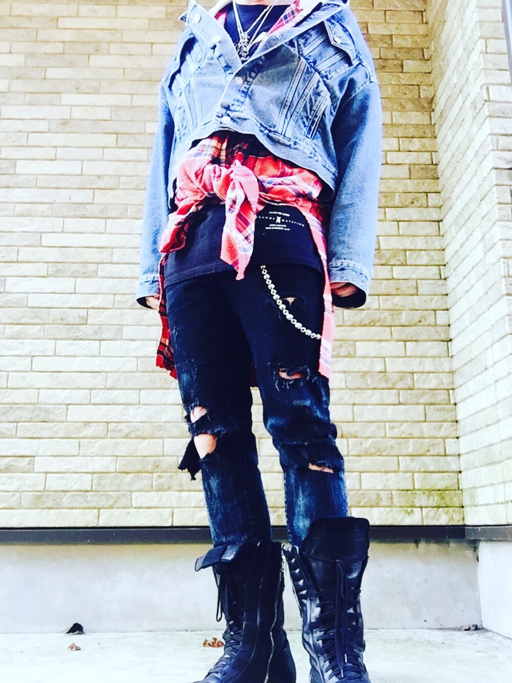 「fear of god、BALENCIAGA、Chrome Hearts、SAINTLAURENTPARIS、サンローランパリ、バレンシアガ、クロムハーツ、Anglasad、アングラサッド、RICK OWENS」｜「BALENCIAGAのアイテム（デニムジャケット、ブルー系）」を使った、まぁ坊さん（メンズ・178cm）の冬コーディネートの1枚目の写真