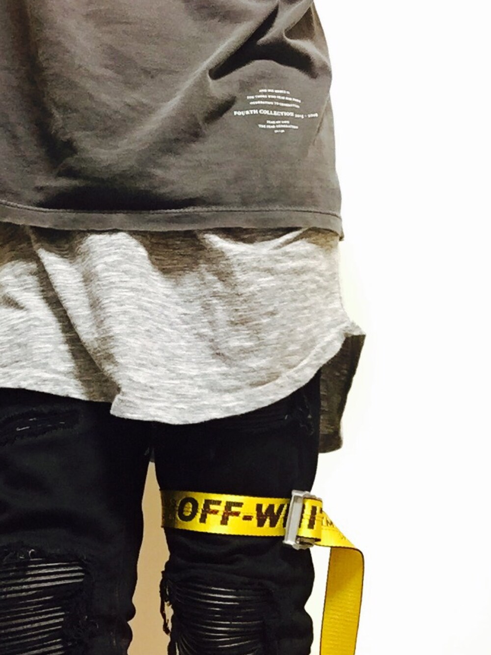 「off white、fear of god、AMIRI、ベルト、デニム、ヴィンテージロックTシャツ、ロックT、resurrectedrocktee、jerry Lorenzo、Virgilabloh」｜「Fear of God Los Angelesのfear of godressucted rock tee  KURTCOBAIN（Tシャツ/カットソー、ブラック系）」を使った、まぁ坊さん（メンズ・178cm）の冬コーディネートの1枚目の写真