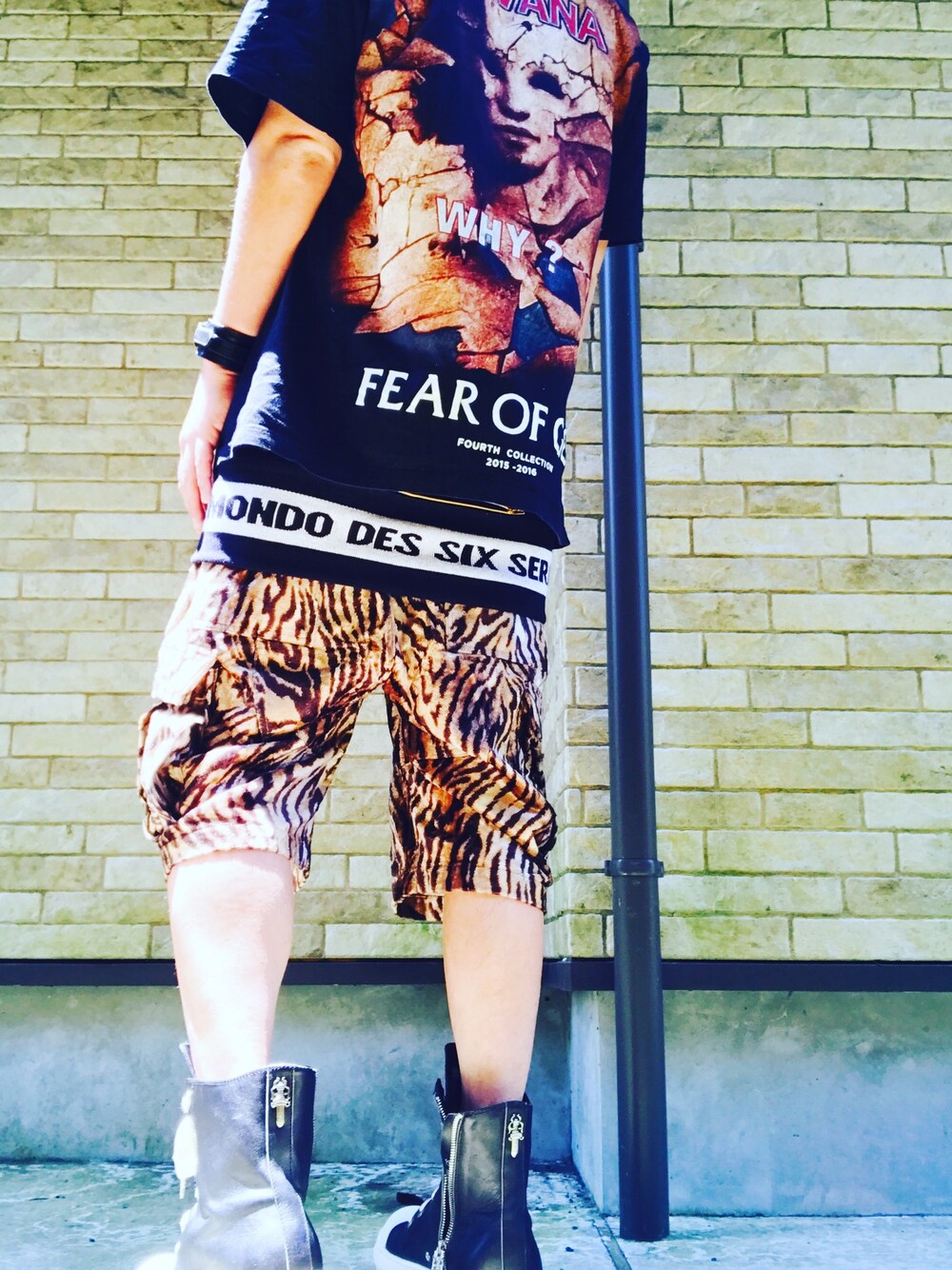「fear of god、fear of god resurrected rock tee、mastermind JAPAN、マスターマインドジャパン、rickowensxchromehearts、リックオウエンス、UVERworld、ウエストバンド、VINTAGE、ヴィンテージロックTシャツ」｜「Fear of God Los Angelesのアイテム（Tシャツ/カットソー、ブラック系）」を使った、まぁ坊さん（メンズ・178cm）の夏コーディネートの1枚目の写真