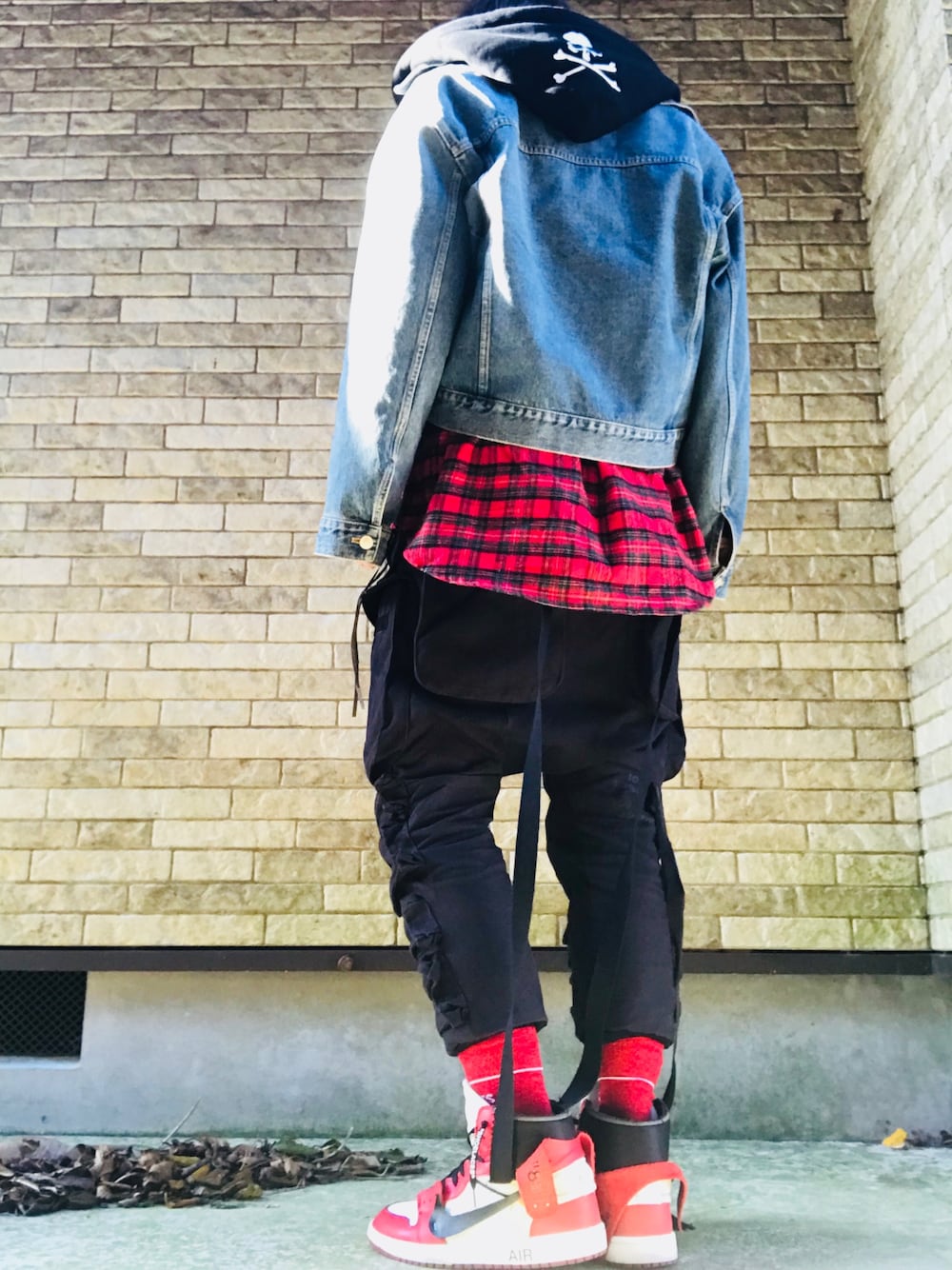 「mastermind JAPAN、mastermind world、vetements、BALENCIAGA、unravel project、off white×nike、airjordan1、エアジョーダン1、THE TEN、ラメソックス」｜「BALENCIAGAのアイテム（デニムジャケット、ブルー系）」を使った、まぁ坊さん（メンズ・178cm）の秋コーディネートの1枚目の写真