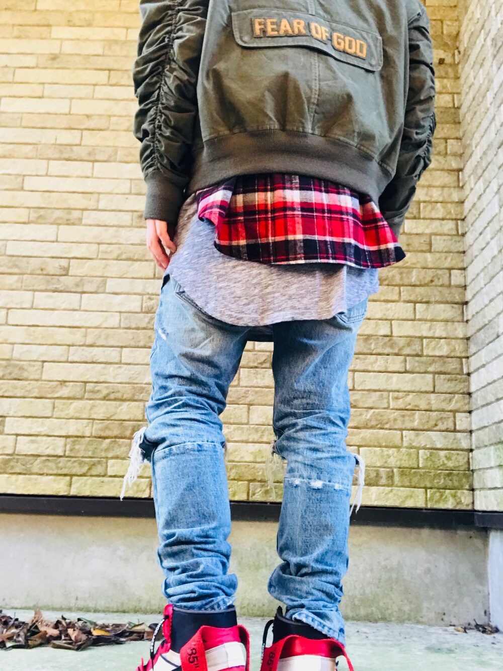 「fear of god、READYMADE、readymade×fear of  god、FEAR OF GOD×readymade、OFF-WHITE、offwhite×nike、NIKE×offwhite、airjordan1、AIR JORDAN、ボンバージャケット」｜「fear of god × readymadeのアイテム（ミリタリージャケット、グリーン系）」を使った、まぁ坊さん（メンズ・178cm）の秋コーディネートの1枚目の写真
