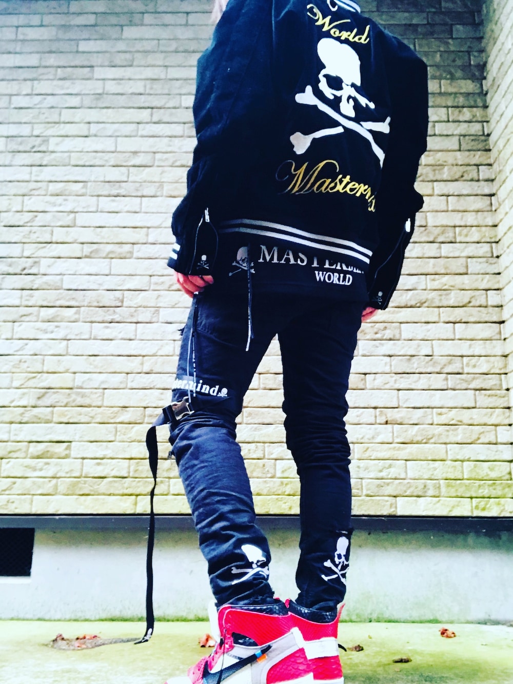 「mastermind world、mastermind JAPAN、マスターマインドワールド、マスターマインドジャパン、shoe surgeon、off white、NIKE、エアジョーダン、AIR JORDAN、おしゃれさんと繋がりたい」｜「mastermind worldのアイテム（その他アウター、ブラック系）」を使った、まぁ坊さん（メンズ・178cm）の冬コーディネートの1枚目の写真