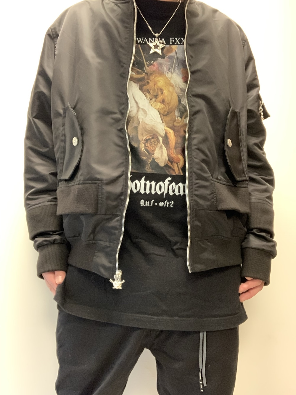 「Cody Sanderson、3PARADIS、codysanderson×3paradis、mastermind JAPAN、コディサンダーソン、マスターマインドジャパン、ボンバージャケット、got no fears、fr2 ×gotnofears」｜「CODY SANDERSONのアイテム（ネックレス、シルバー系）」を使った、まぁ坊さん（メンズ・178cm）の冬コーディネートの1枚目の写真