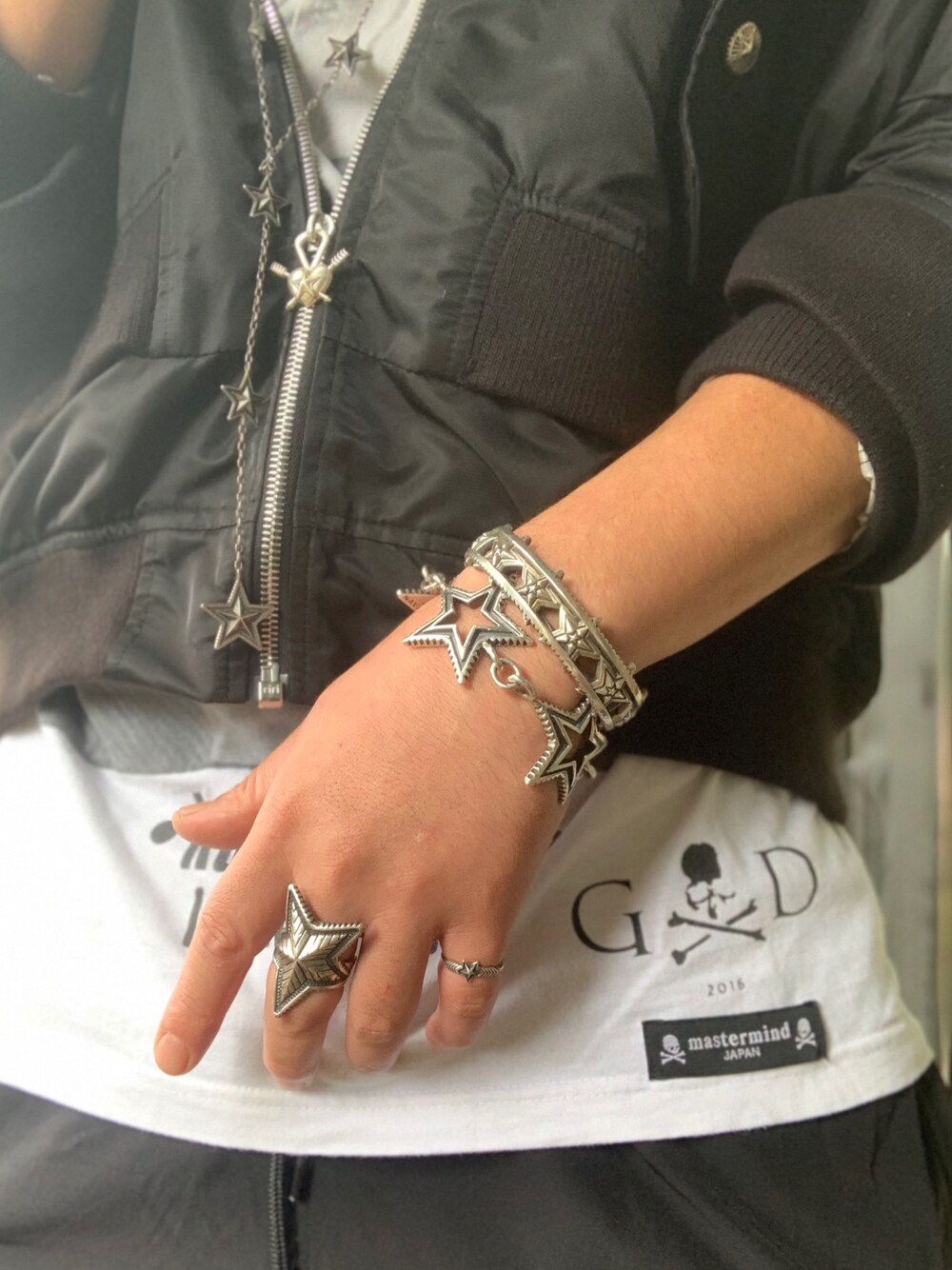 「Cody Sanderson、コディサンダーソン、3PARADIS、codysanderson×3paradis、fear of god、fear of god×mastermind japan、mastermind JAPAN、マスターマインドジャパン、カートコバーン、KurtCobain」｜「CODY SANDERSONのアイテム（ネックレス、シルバー系）」を使った、まぁ坊さん（メンズ・178cm）の秋コーディネートの1枚目の写真