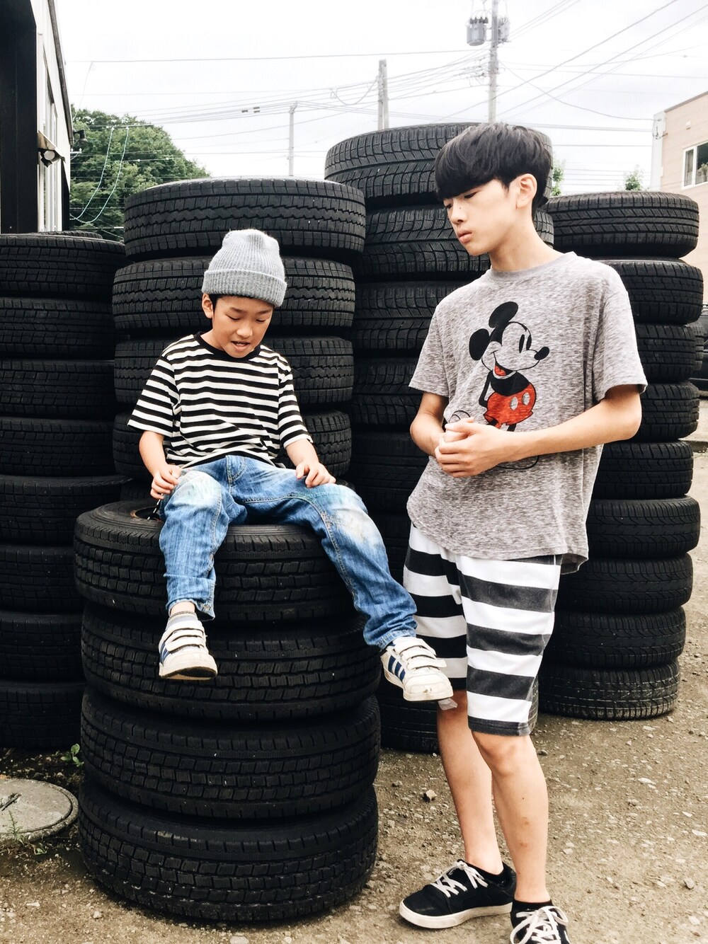 「ボーダー、しましま、キャラT、ミッキー、デニム、サルエルパンツ、ショートパンツ、中学生、小学生、ニット帽」｜「GUのアイテム（Tシャツ/カットソー、ホワイト系）」を使った、☞Akiiiiix✌︎さん（メンズ・165cm）の夏コーディネートの1枚目の写真