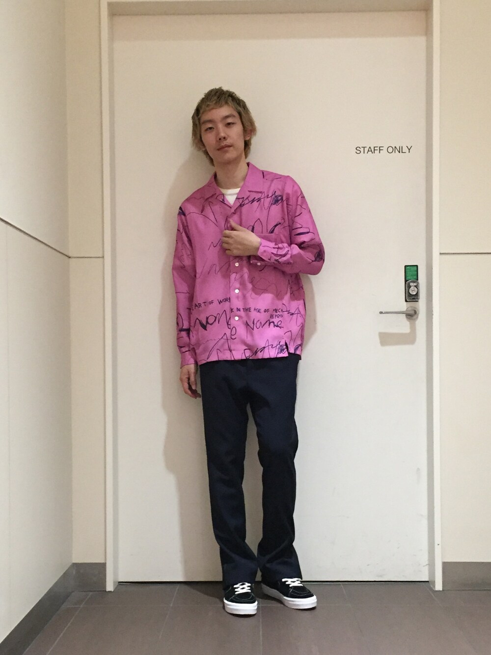 「Name.のアイテム（シャツ/ブラウス、ピンク系）」を使った、西島 駿さん（メンズ・177cm）の夏コーディネートの1枚目の写真