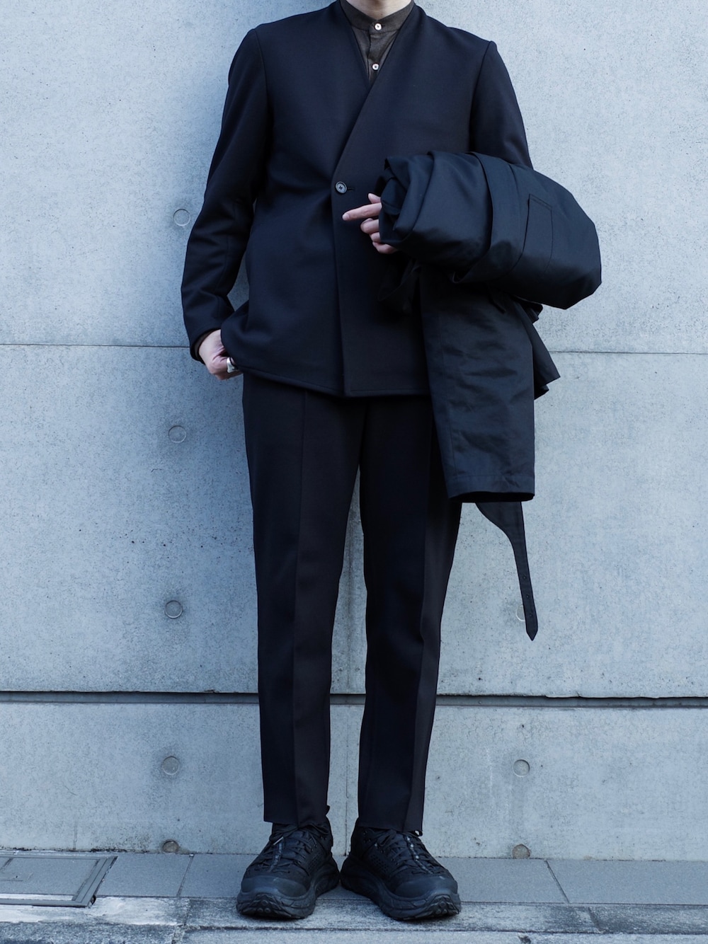 RAINMAKERのノーカラージャケットを使った人気ファッション