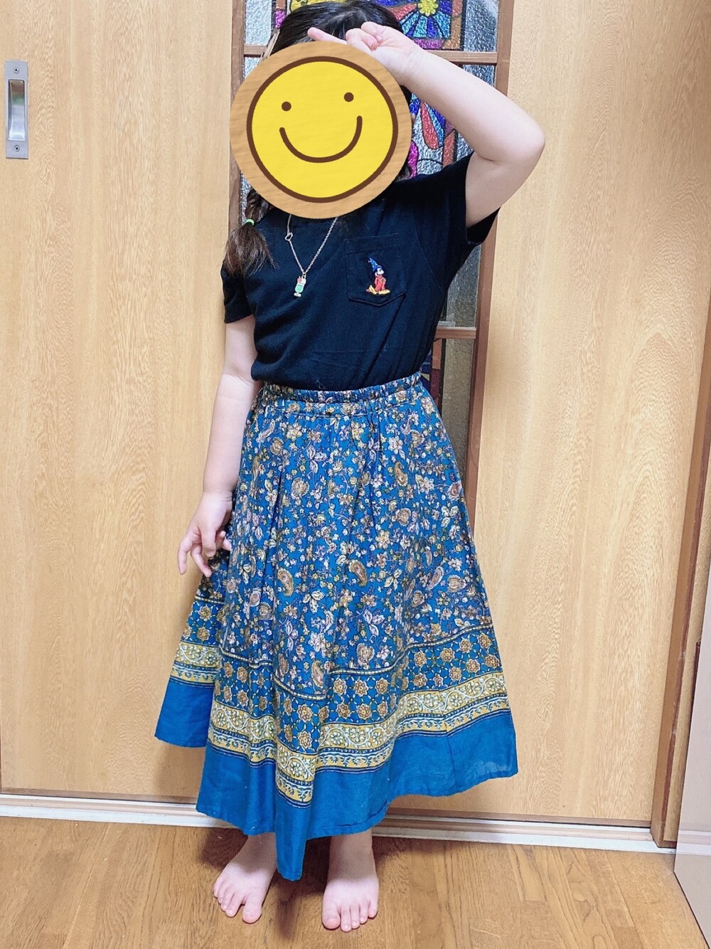 「キッズファッション、女の子、おんなのこ、3歳」｜「UNIQLOのアイテム（Tシャツ/カットソー、ブラック系）」を使った、neneさん（キッズ・90cm）の秋コーディネートの1枚目の写真