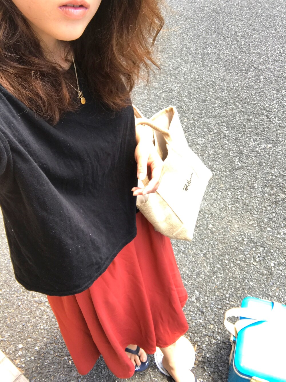 「ガウチョ、Tシャツ、wtw、ビーチサンダル、ラクチンコーデ、夏、西海岸、ロンハーマン、ビーチファッション」｜「RETRO GIRLのアイテム（Tシャツ/カットソー、ブラック系）」を使った、ぽんまなさん（レディース・162cm）の春コーディネートの1枚目の写真