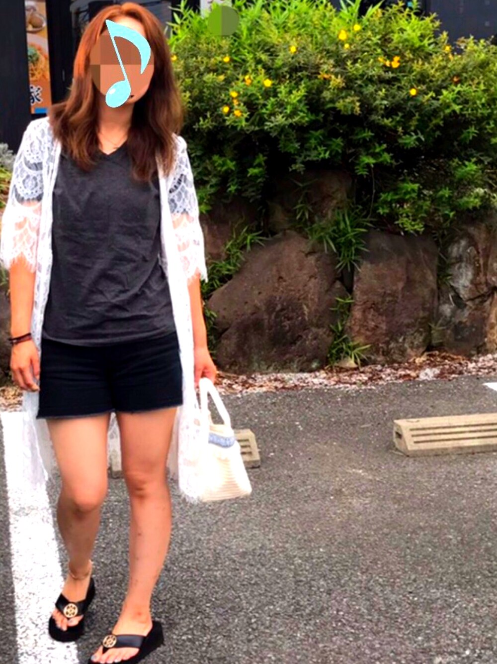 「でぶ、黒、白、夏、西海岸、ビーチ、ショートパンツ、ラフ、カリフォルニア、しまむら」｜「COACHのアイテム（ネックレス、ゴールド系）」を使った、ぽんまなさん（レディース・162cm）の夏コーディネートの1枚目の写真