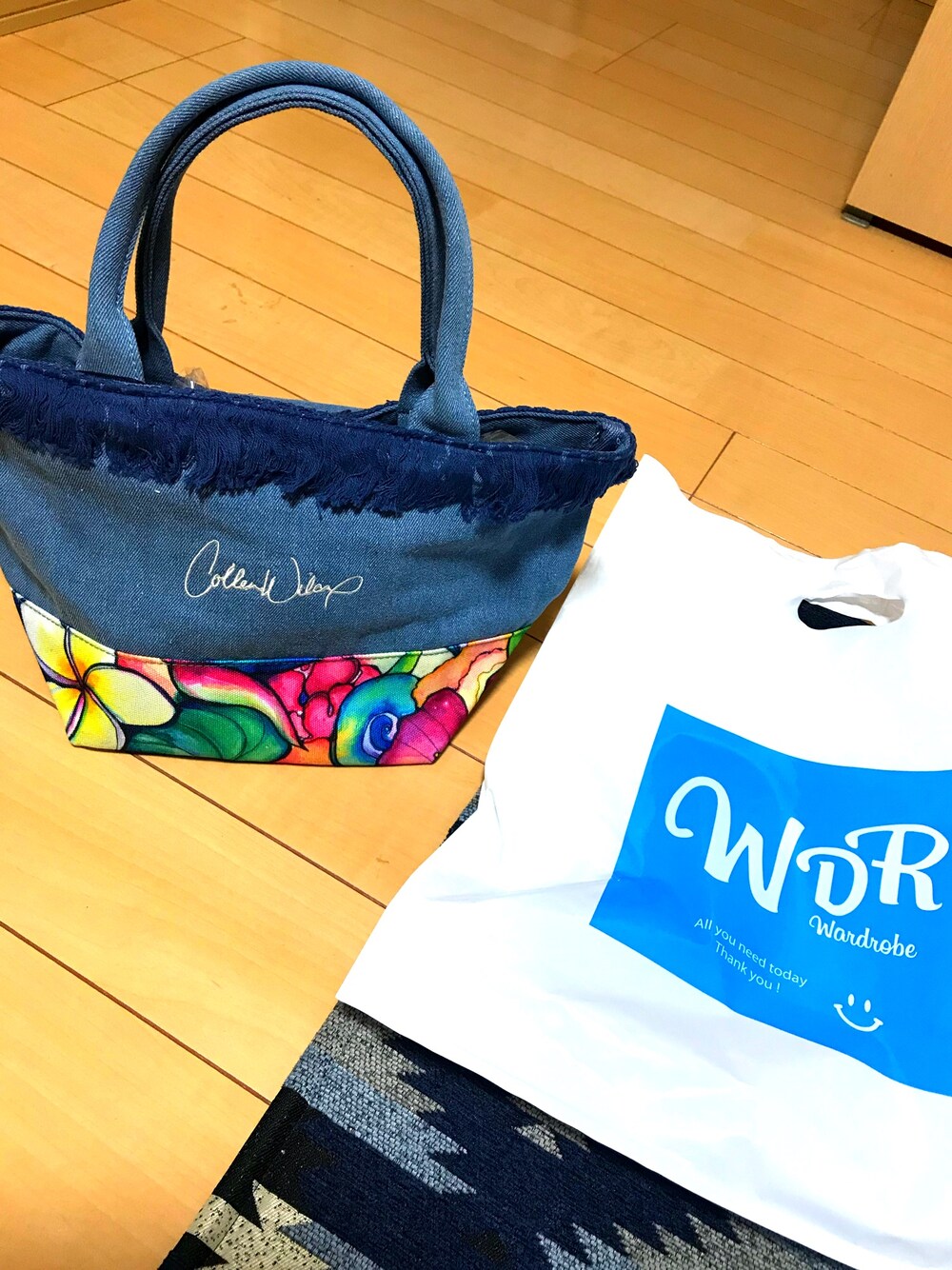 「ラレイア、夏、トートバッグ、デニム、花柄」｜「La Leiaのアイテム（トートバッグ、ブルー系）」を使った、ぽんまなさん（レディース・162cm）の春コーディネートの1枚目の写真