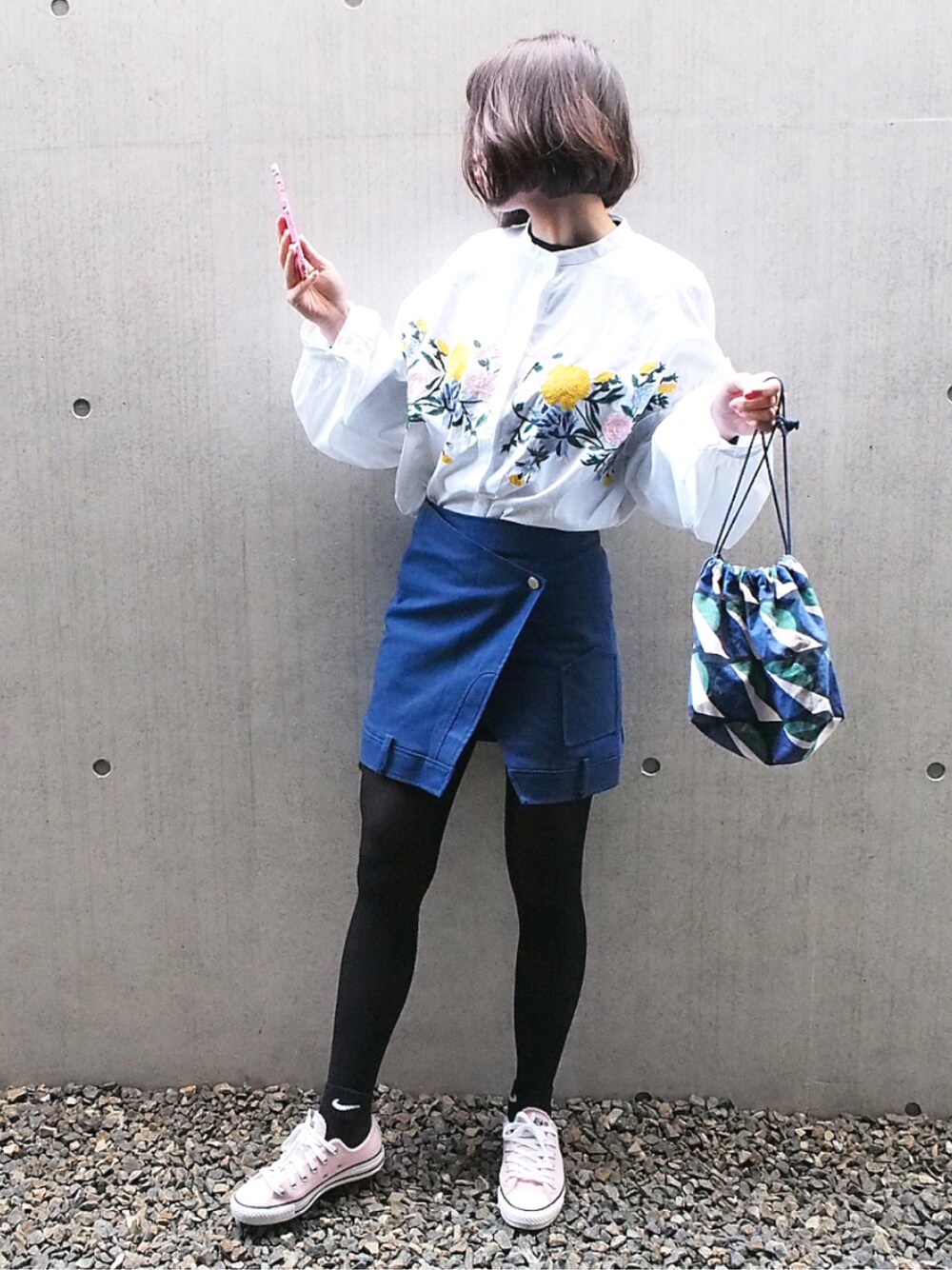 「スニーカー、韓国ファッション、韓国ブランド、korea、korea style、ザラジョ、刺繍、刺繍ブラウス、ootd」｜「ZARAのアイテム（シャツ/ブラウス、ホワイト系）」を使った、miyhong✳︎✳︎さん（レディース・168cm）の冬コーディネートの1枚目の写真