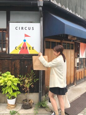 「カフェ」｜「アイテム（ノーカラージャケット）」を使った、miyhong✳︎✳︎さん（レディース・168cm）の夏コーディネート
