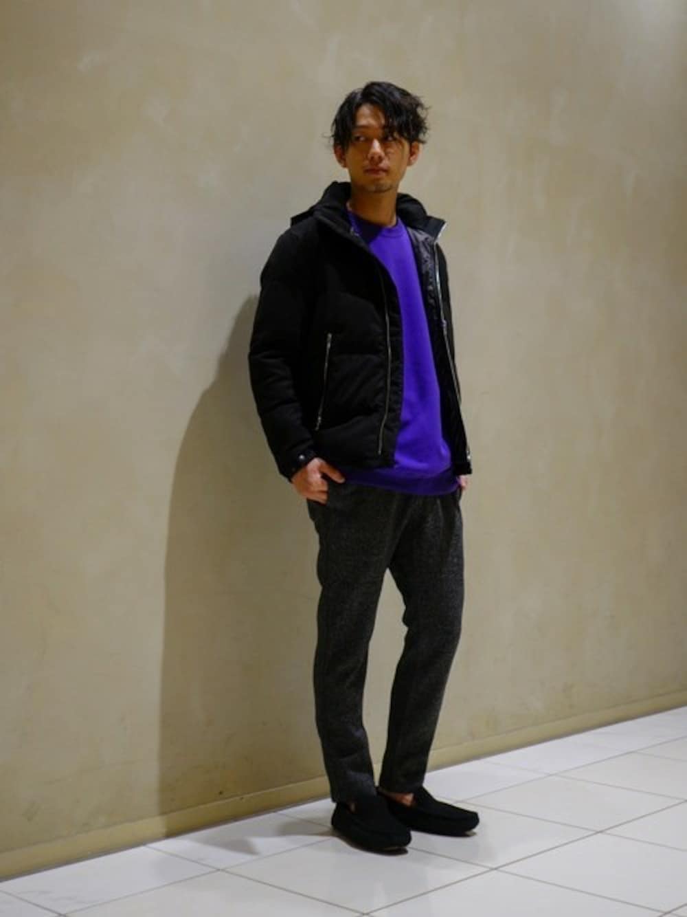 「ダウンジャケット、UGG、エディフィス、GRAMICCI、EDIFICE、AURALEE」｜「EDIFICEの小松精練 スエードダウンジャケット（ダウンジャケット/コート、ブラック系）」を使った、SHINOさん（メンズ・168cm）の秋コーディネートの1枚目の写真